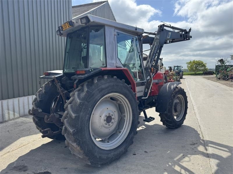 Massey Ferguson 3075 Dynashift *Low Hours* - Tracteur agricole: photos 4 Massey Ferguson 3075 Dynashift *Low Hours* - Tracteur agricole: photos 4