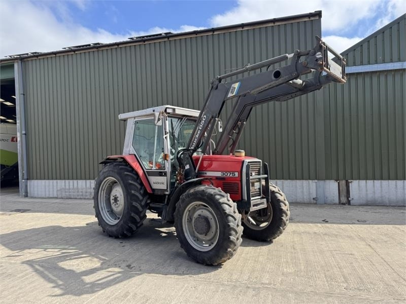Massey Ferguson 3075 Dynashift *Low Hours* - Tracteur agricole: photos 3 Massey Ferguson 3075 Dynashift *Low Hours* - Tracteur agricole: photos 3