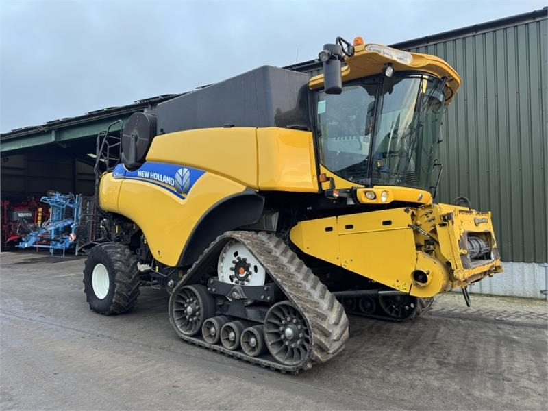 New Holland CR9080 c/w 30ft Varifeed Header - Accessoire de matériels de récolte: photos 3 New Holland CR9080 c/w 30ft Varifeed Header - Accessoire de matériels de récolte: photos 3