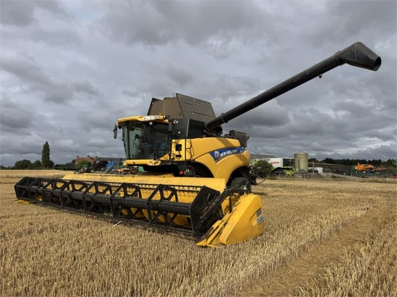 New Holland CR9090 Rotary Combine **Video Below** - Accessoire de matériels de récolte: photos 1 New Holland CR9090 Rotary Combine **Video Below** - Accessoire de matériels de récolte: photos 1