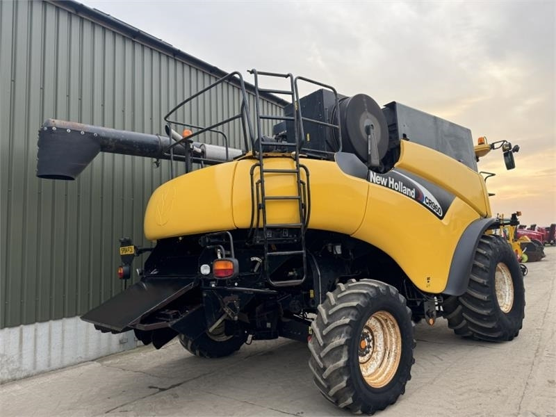 New Holland CR960 c/w 24ft Header **Video Below** - Accessoire de matériels de récolte: photos 2 New Holland CR960 c/w 24ft Header **Video Below** - Accessoire de matériels de récolte: photos 2