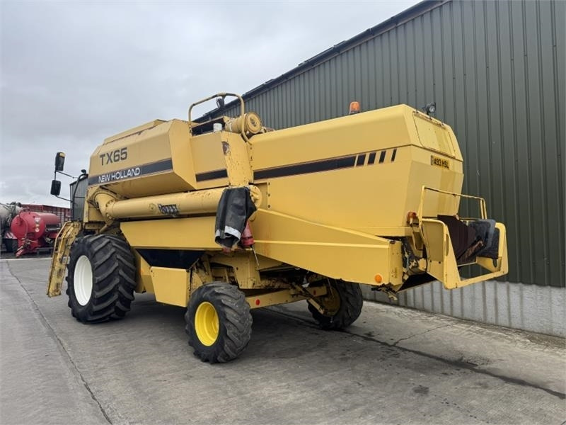 New Holland TX65 c/w 17ft Header - Accessoire de matériels de récolte: photos 2 New Holland TX65 c/w 17ft Header - Accessoire de matériels de récolte: photos 2