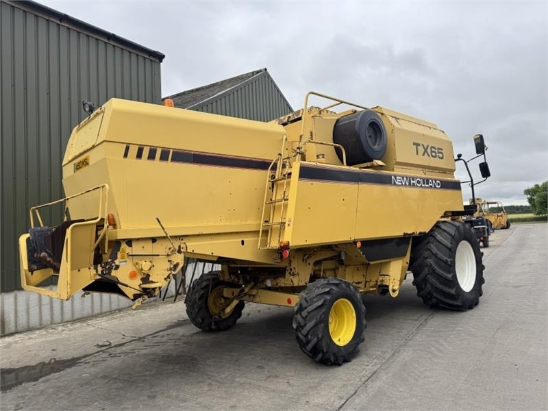 New Holland TX65 c/w 17ft Header - Accessoire de matériels de récolte: photos 4 New Holland TX65 c/w 17ft Header - Accessoire de matériels de récolte: photos 4