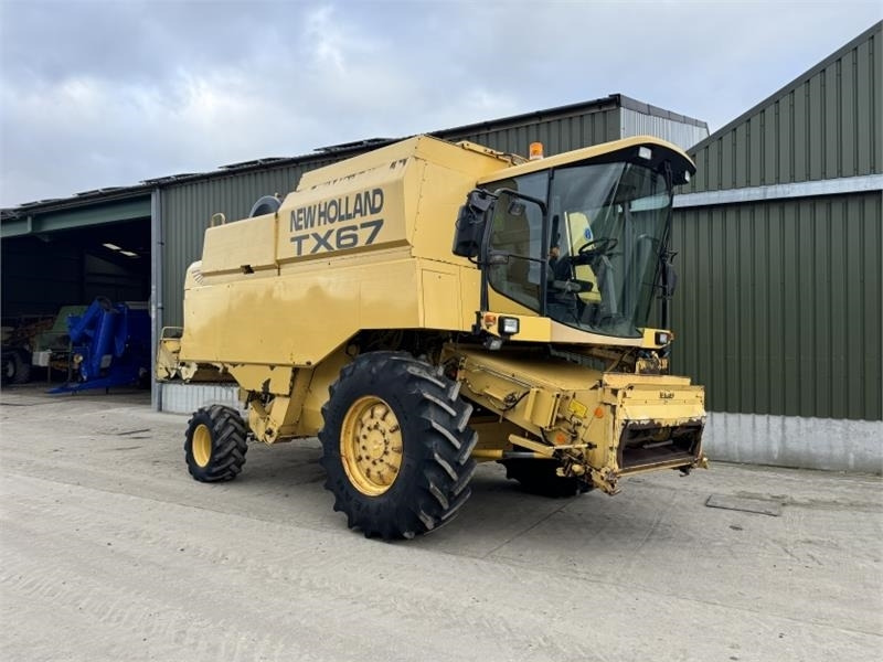 New Holland TX67 c/w 20ft Header - Accessoire de matériels de récolte: photos 1 New Holland TX67 c/w 20ft Header - Accessoire de matériels de récolte: photos 1