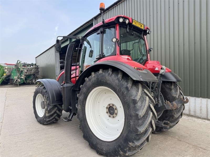 Valtra T194 Versu **50k Transmission** - Tracteur agricole: photos 2 Valtra T194 Versu **50k Transmission** - Tracteur agricole: photos 2