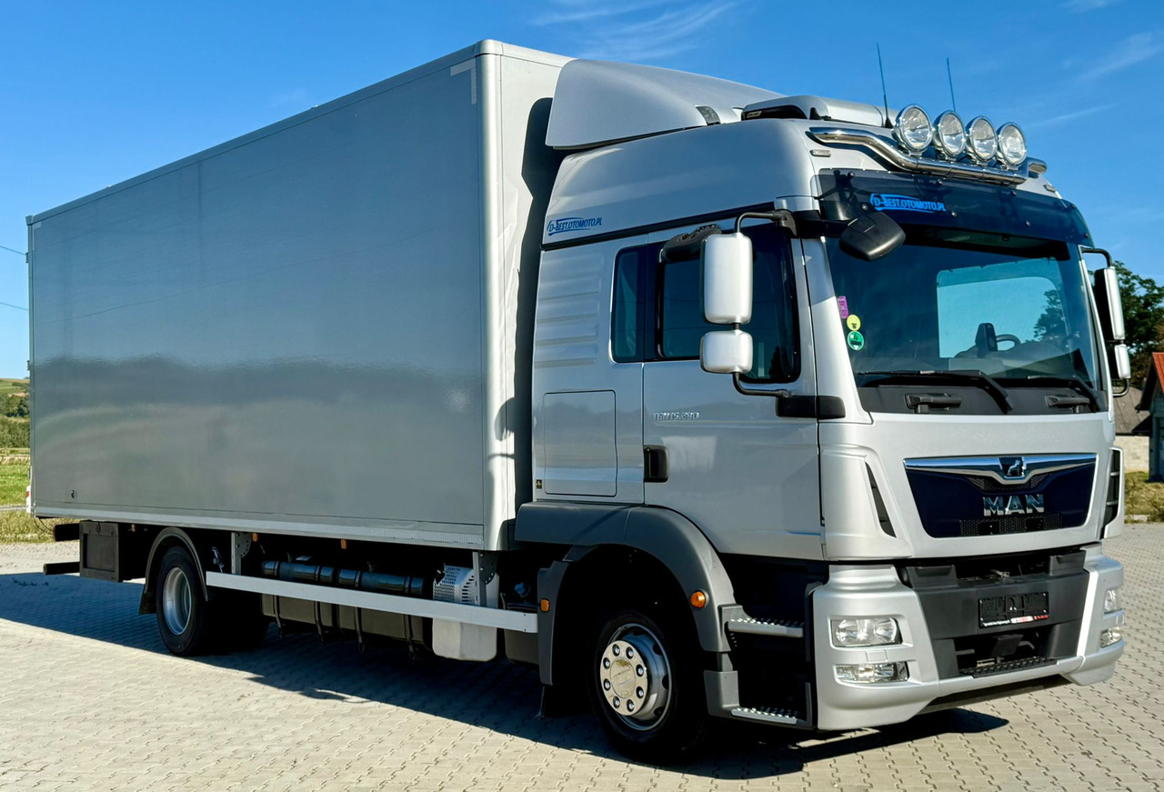 MAN TGM 15.290 / KONTENER / IZOTERMA / AUTOMAT / 7.5 M DŁUGOŚCI / 18 PALET / SYPIALKA / EURO 6 / 2020 ROK / 480 TYS KM / SPROWADZONY - Camion isothermique: photos 1 MAN TGM 15.290 / KONTENER / IZOTERMA / AUTOMAT / 7.5 M DŁUGOŚCI / 18 PALET / SYPIALKA / EURO 6 / 2020 ROK / 480 TYS KM / SPROWADZONY - Camion isothermique: photos 1