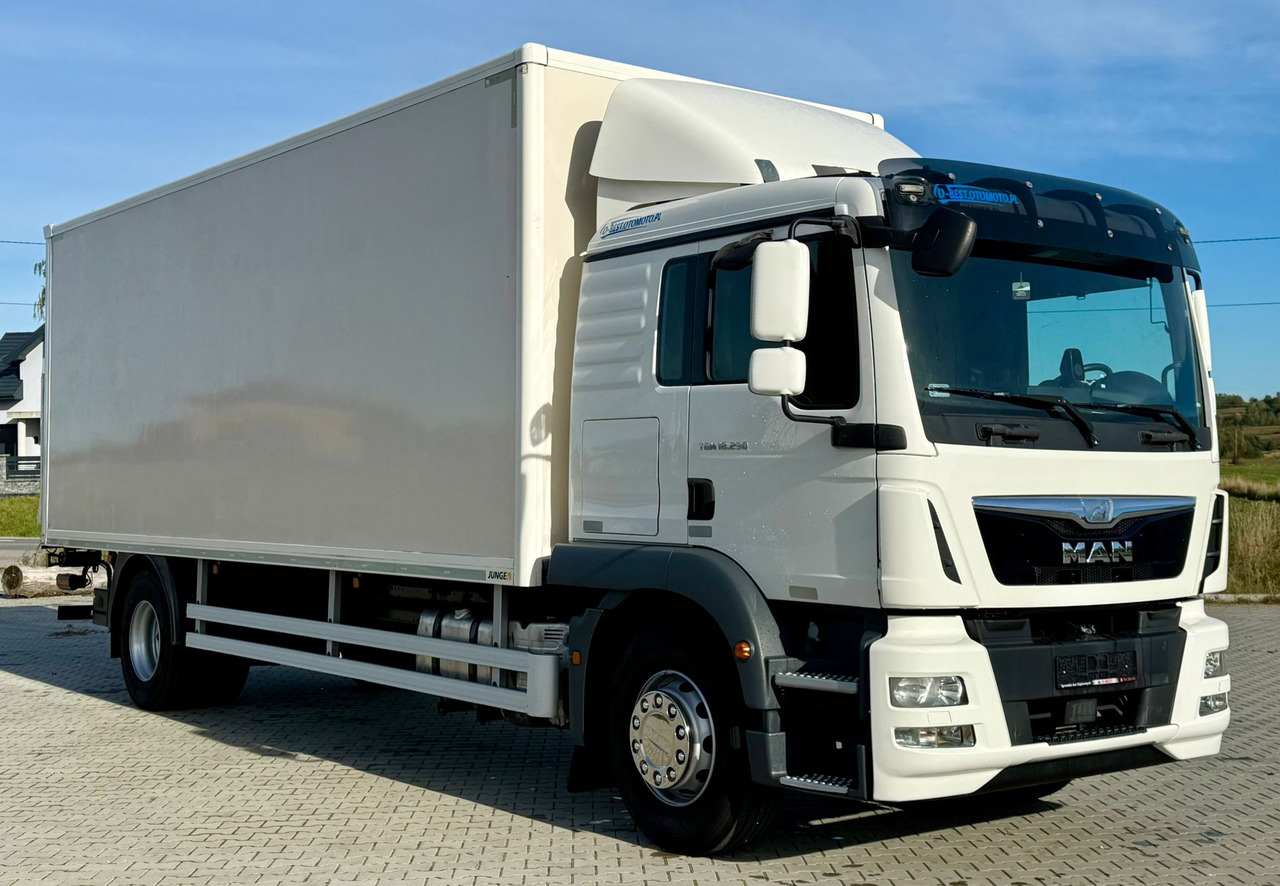 MAN TGM 18.290 / KONTENER / WINDA / 18 PALET / SYPIALKA / AUTOMAT / EURO 6 / 9 260 KG ŁADOWNOŚCI - Camion fourgon: photos 1 MAN TGM 18.290 / KONTENER / WINDA / 18 PALET / SYPIALKA / AUTOMAT / EURO 6 / 9 260 KG ŁADOWNOŚCI - Camion fourgon: photos 1