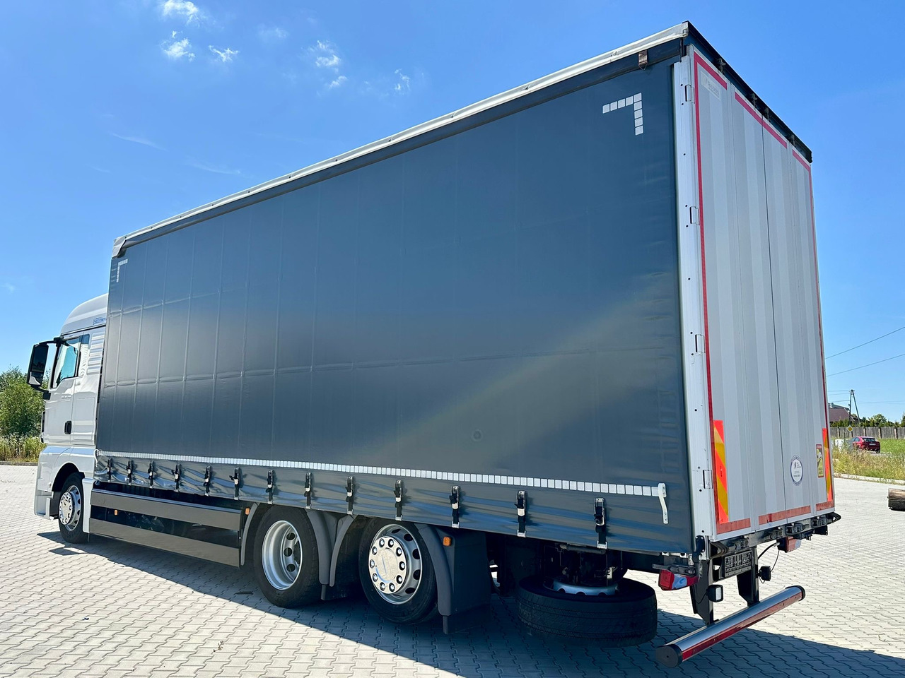 MAN TGX 26.460 / FIRANKA / 19 EUROPALET / 7.75 M / 6X2 / OŚ PODNOSZONA / AU - Camion à rideaux coulissants: photos 4 MAN TGX 26.460 / FIRANKA / 19 EUROPALET / 7.75 M / 6X2 / OŚ PODNOSZONA / AU - Camion à rideaux coulissants: photos 4