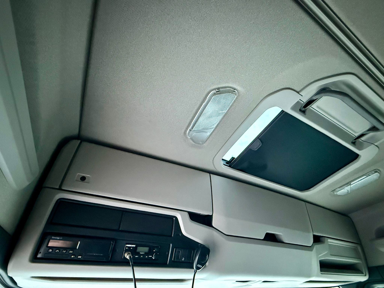 Camion isothermique SCANIA P220 / IZOTERMA / WINDA / SCHMITZ / 18 PALET / SILNIK 6 / SYPIALKA / 2019 ROK / NISKI PRZEBIEG: photos 18