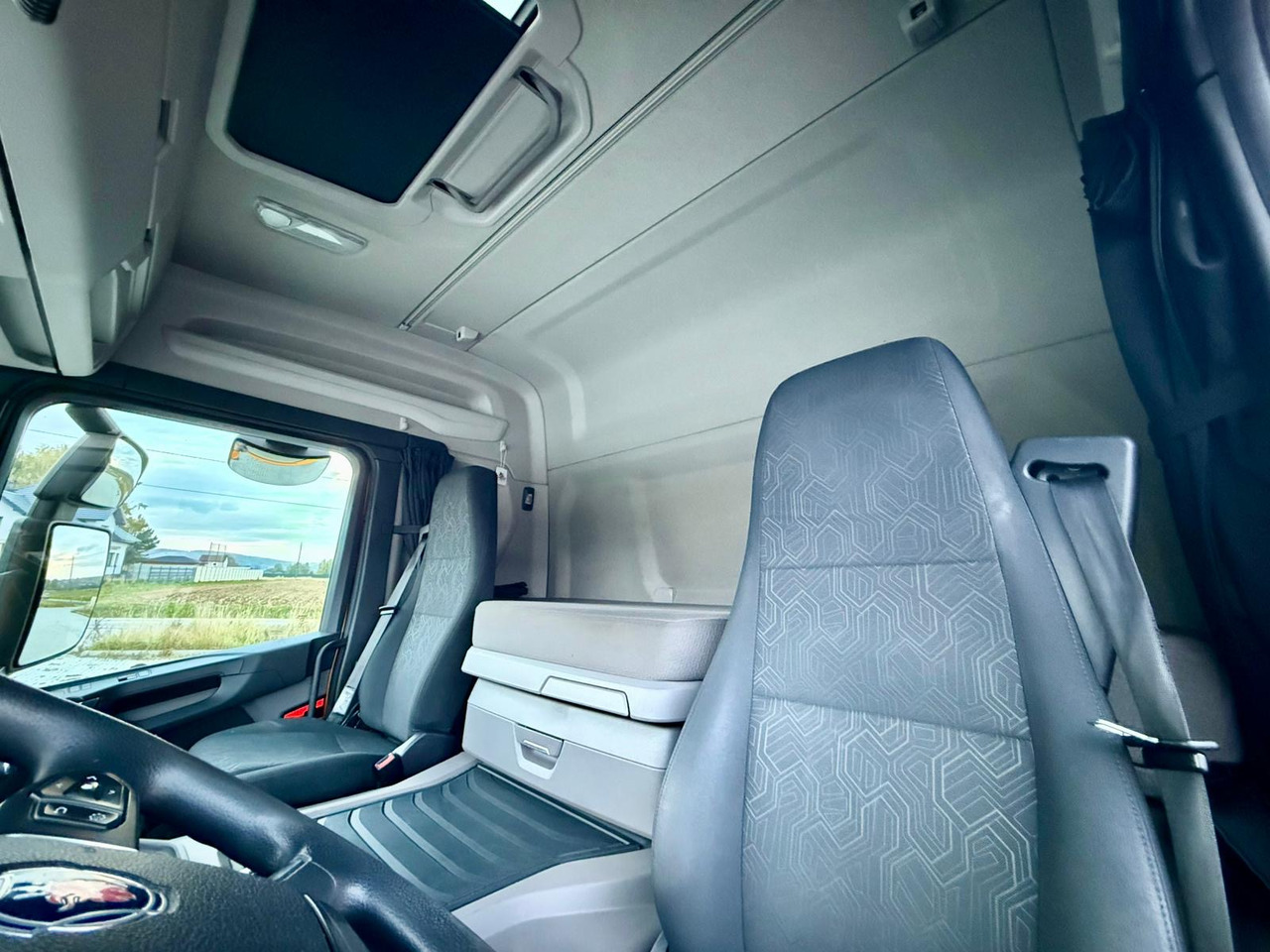 Camion isothermique SCANIA P220 / IZOTERMA / WINDA / SCHMITZ / 18 PALET / SILNIK 6 / SYPIALKA / 2019 ROK / NISKI PRZEBIEG: photos 21