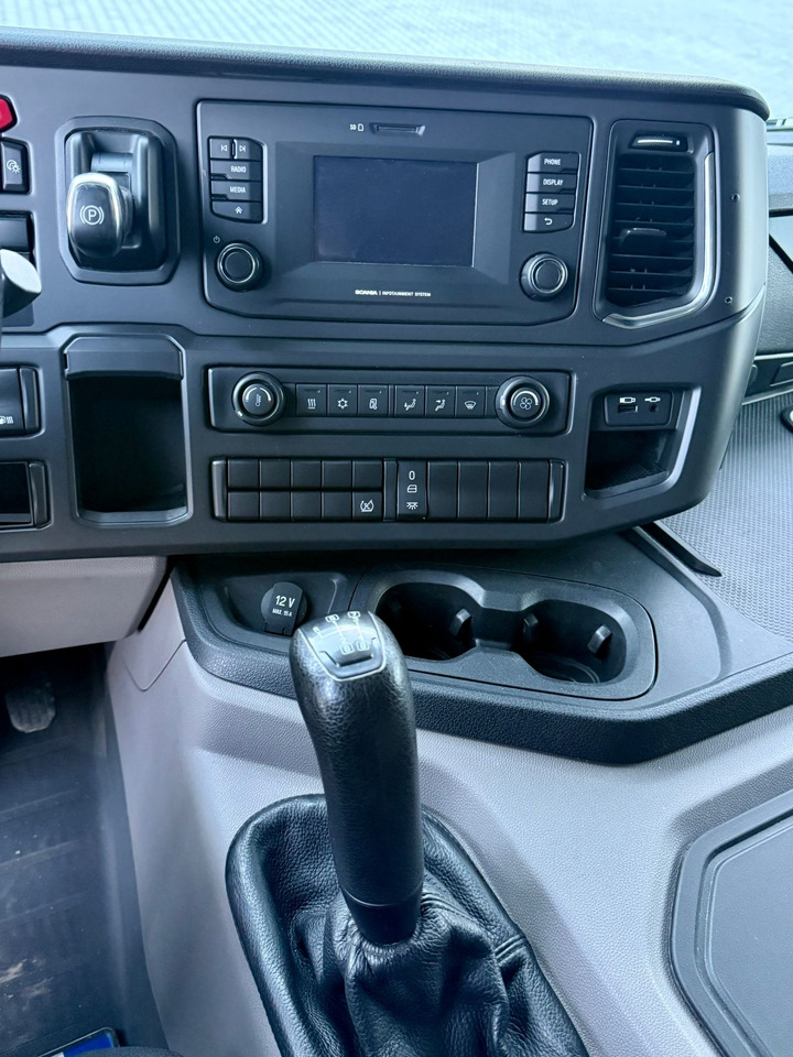 Camion isothermique SCANIA P220 / IZOTERMA / WINDA / SCHMITZ / 18 PALET / SILNIK 6 / SYPIALKA / 2019 ROK / NISKI PRZEBIEG: photos 20