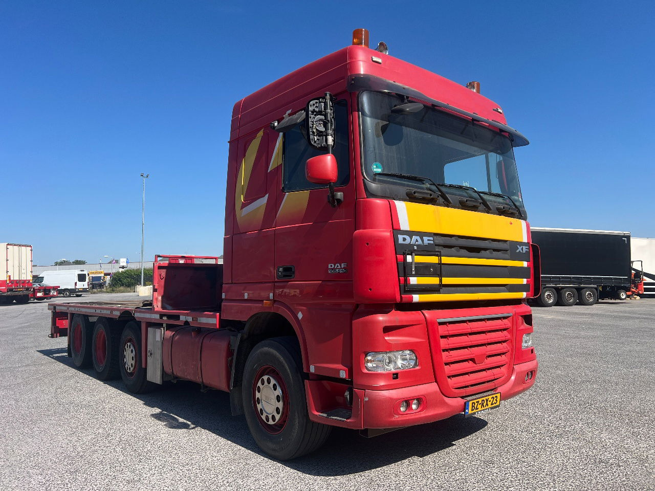 DAF XF 105.510 SC 8x2, Retarder - Camion plateau: photos 2 DAF XF 105.510 SC 8x2, Retarder - Camion plateau: photos 2