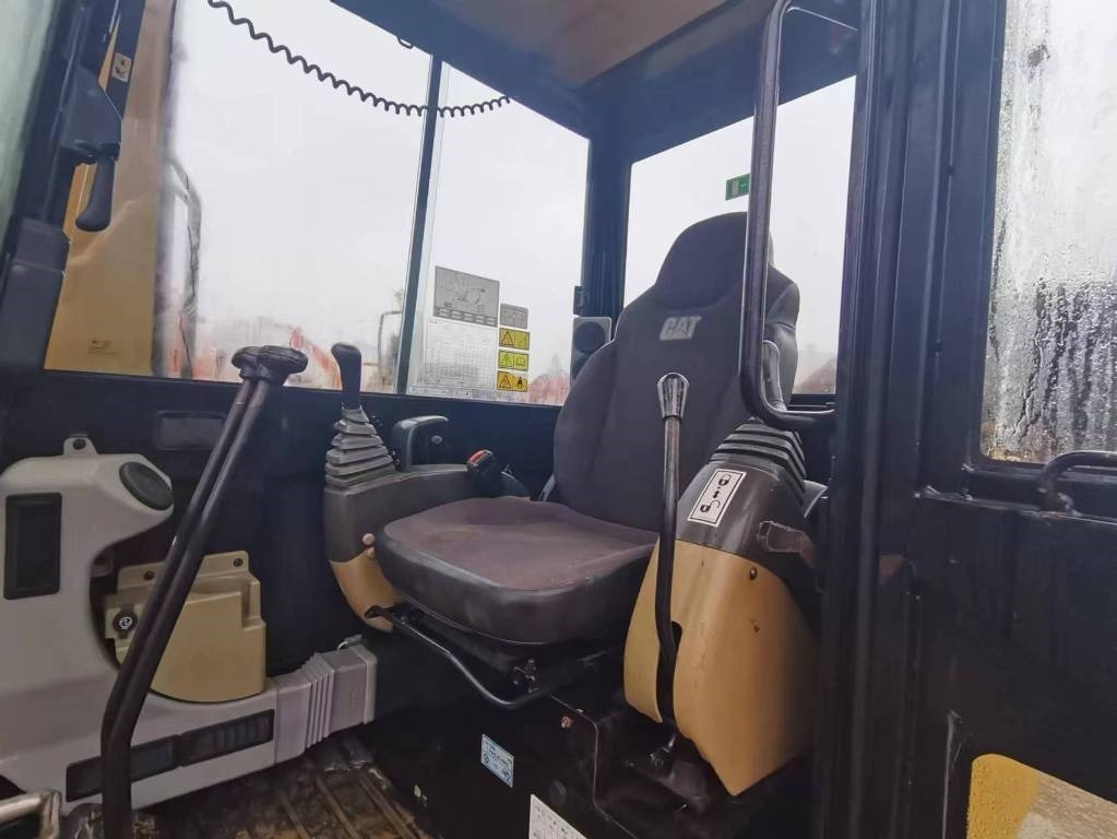 CAT 305.5 E - Pelle sur chenille: photos 5 CAT 305.5 E - Pelle sur chenille: photos 5