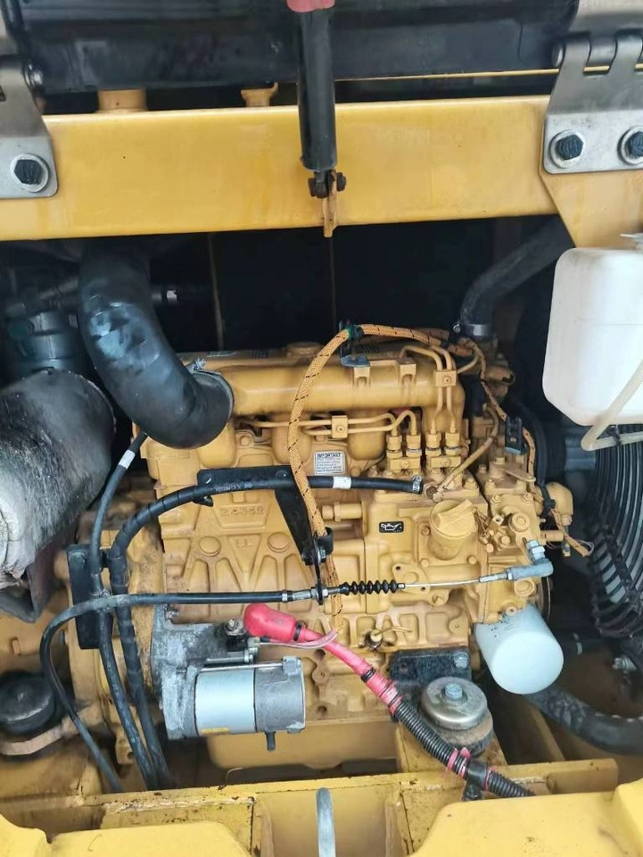 CAT 305.5 E - Pelle sur chenille: photos 3 CAT 305.5 E - Pelle sur chenille: photos 3
