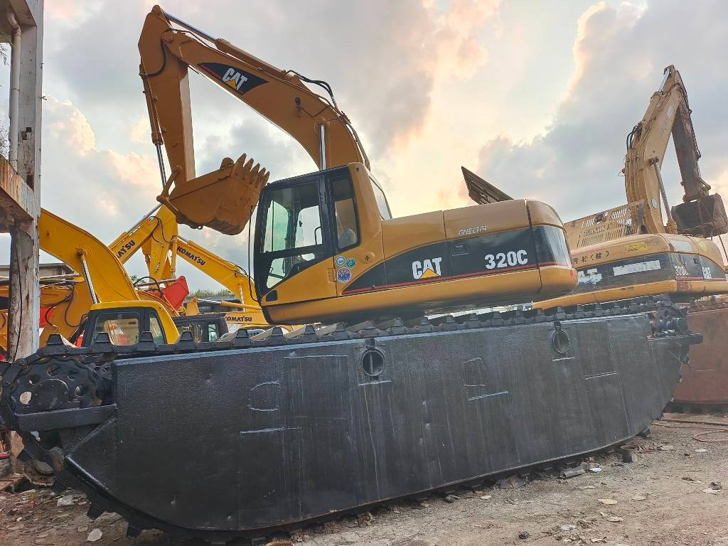 CAT 320 C - Excavatrice amphibie: photos 1 CAT 320 C - Excavatrice amphibie: photos 1