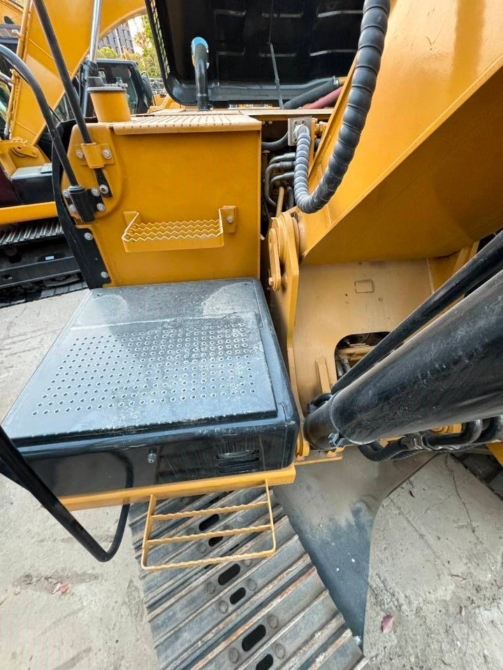 Pelle sur chenille CAT 320 D-C7.1 enging: photos 11