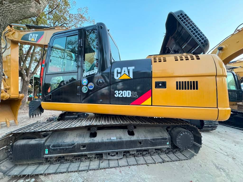 CAT 320 D-C7.1 enging - Pelle sur chenille: photos 1 CAT 320 D-C7.1 enging - Pelle sur chenille: photos 1