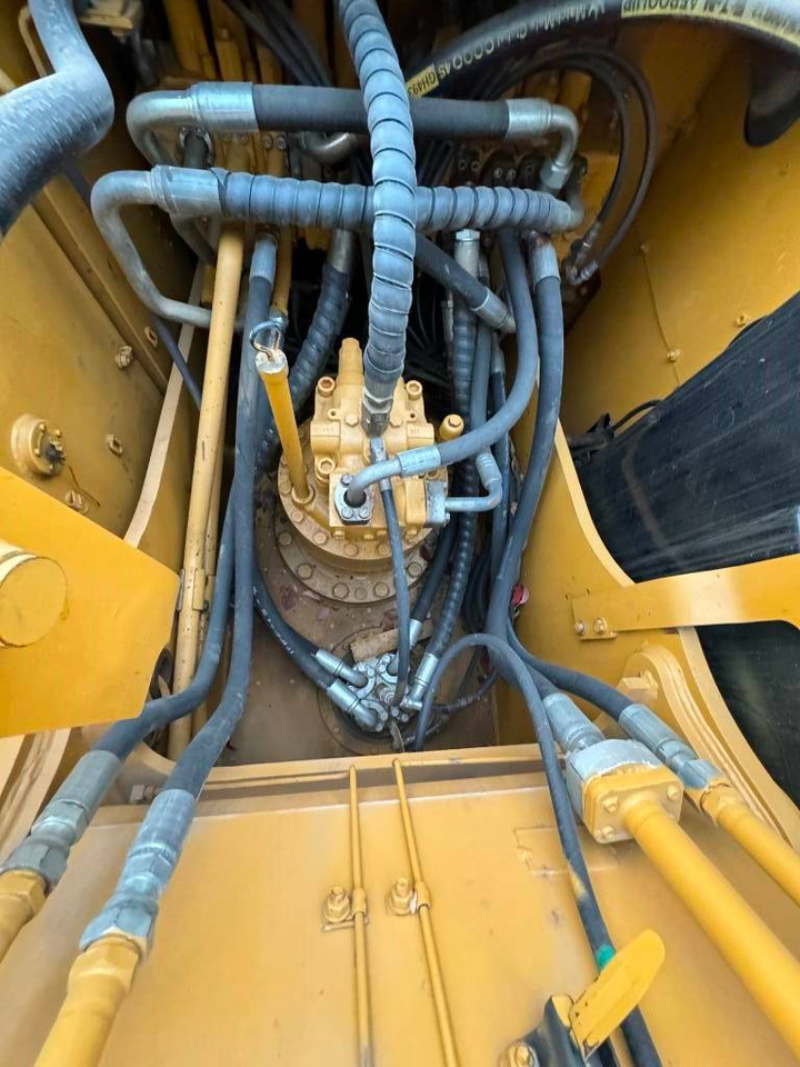 Pelle sur chenille CAT 320 D-C7.1 enging: photos 7