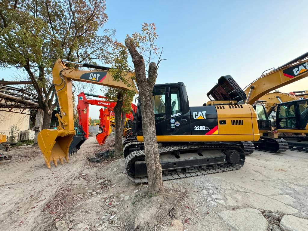 Pelle sur chenille CAT 320 D-C7.1 enging: photos 1