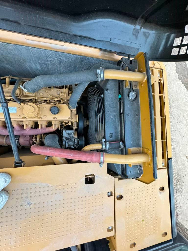 CAT 320 D-C7.1 enging - Pelle sur chenille: photos 5 CAT 320 D-C7.1 enging - Pelle sur chenille: photos 5