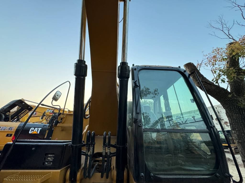 CAT 320 D Engine C7.1 - Pelle sur chenille: photos 3 CAT 320 D Engine C7.1 - Pelle sur chenille: photos 3