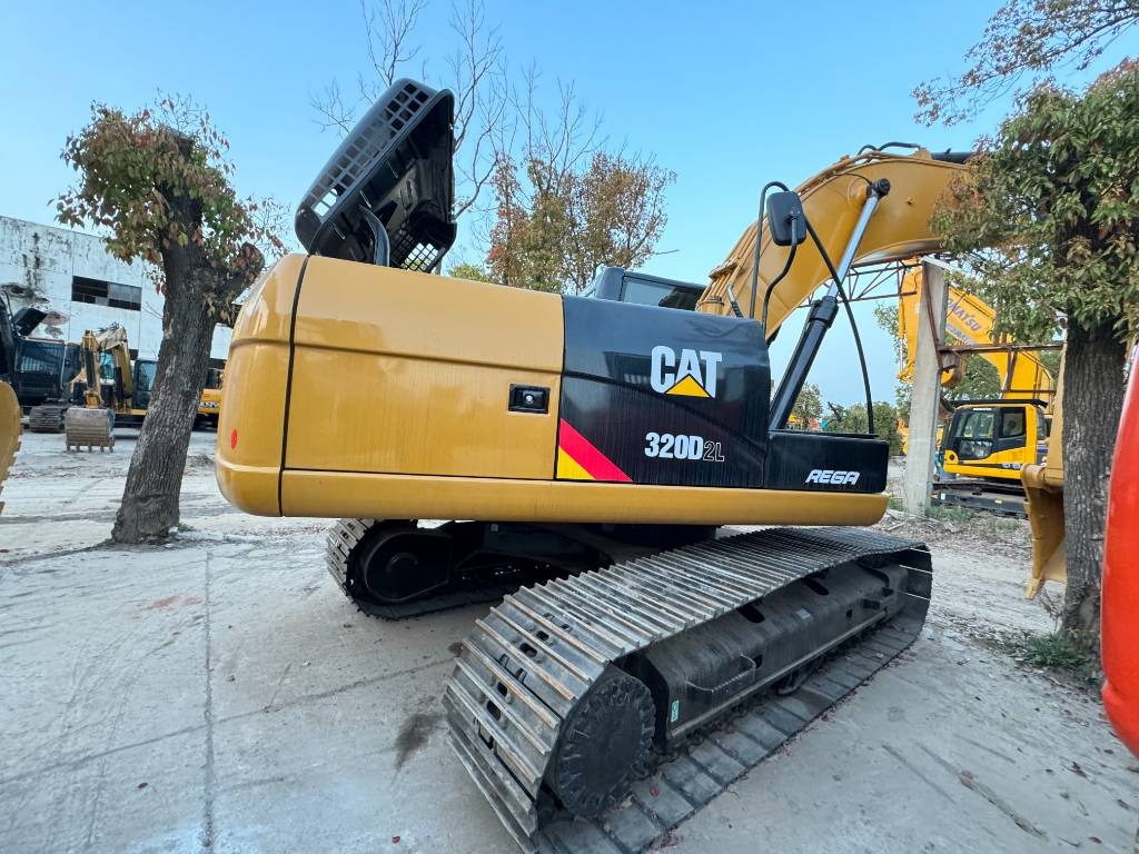 CAT 320 D Engine C7.1 - Pelle sur chenille: photos 1 CAT 320 D Engine C7.1 - Pelle sur chenille: photos 1