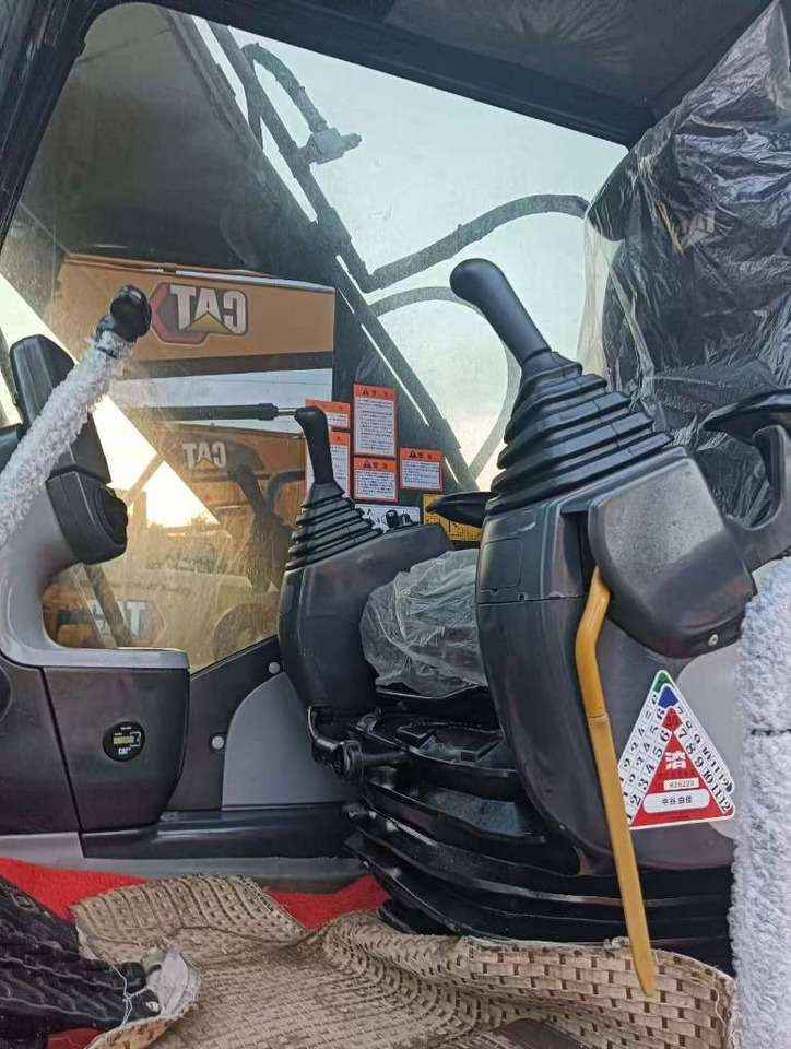 CAT 324 D2L - Pelle sur chenille: photos 3 CAT 324 D2L - Pelle sur chenille: photos 3