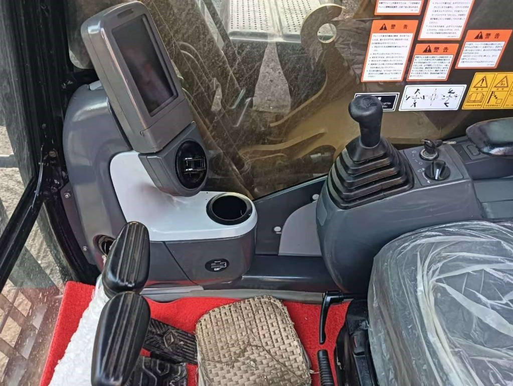 CAT 324 D2L - Pelle sur chenille: photos 5 CAT 324 D2L - Pelle sur chenille: photos 5