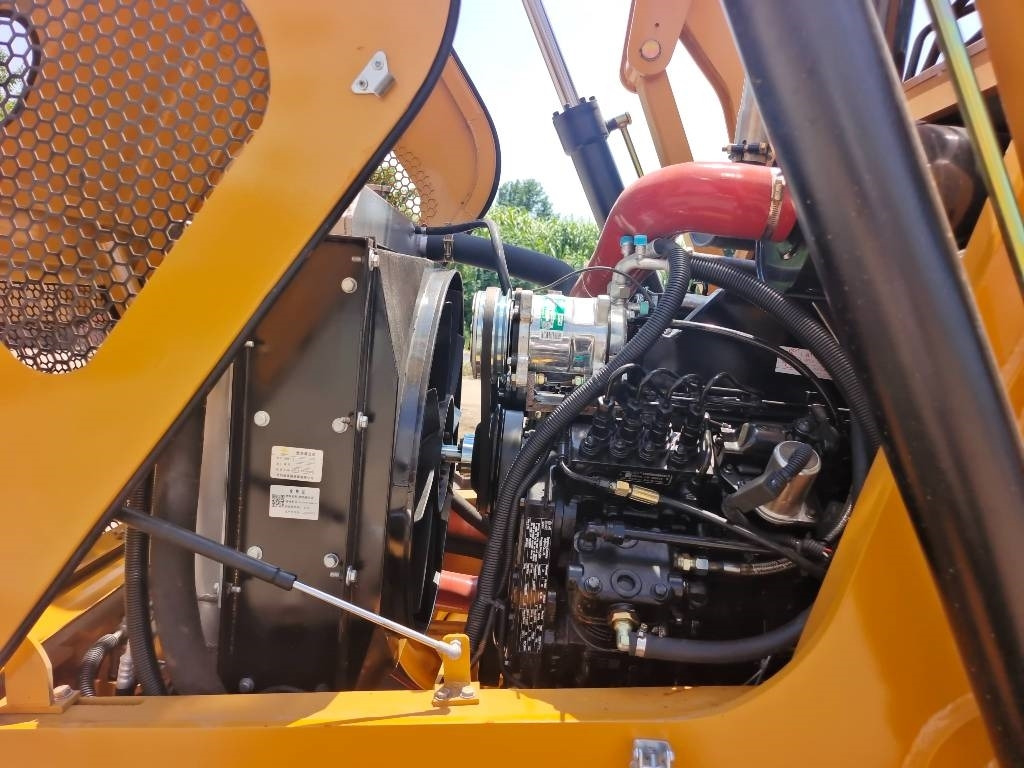 CAT 420 F 100% brand new machine - Tractopelle: photos 4 CAT 420 F 100% brand new machine - Tractopelle: photos 4