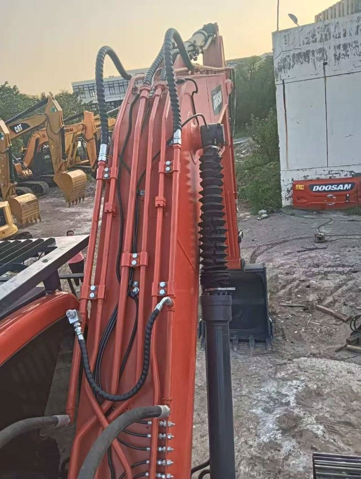 Doosan DX 225 LC - Pelle sur chenille: photos 5 Doosan DX 225 LC - Pelle sur chenille: photos 5
