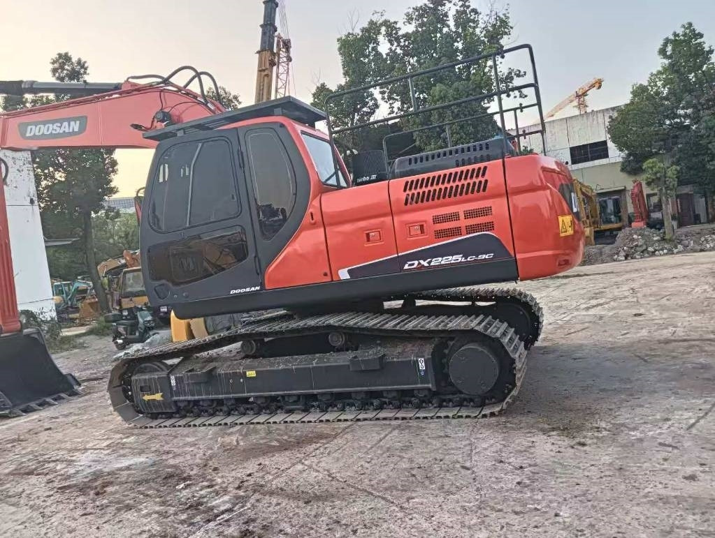 Doosan DX 225 LC - Pelle sur chenille: photos 2 Doosan DX 225 LC - Pelle sur chenille: photos 2