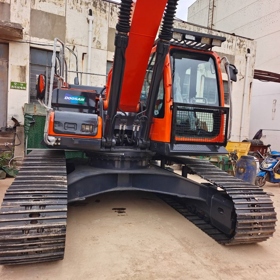 Doosan DX 300 - Pelle sur chenille: photos 5 Doosan DX 300 - Pelle sur chenille: photos 5