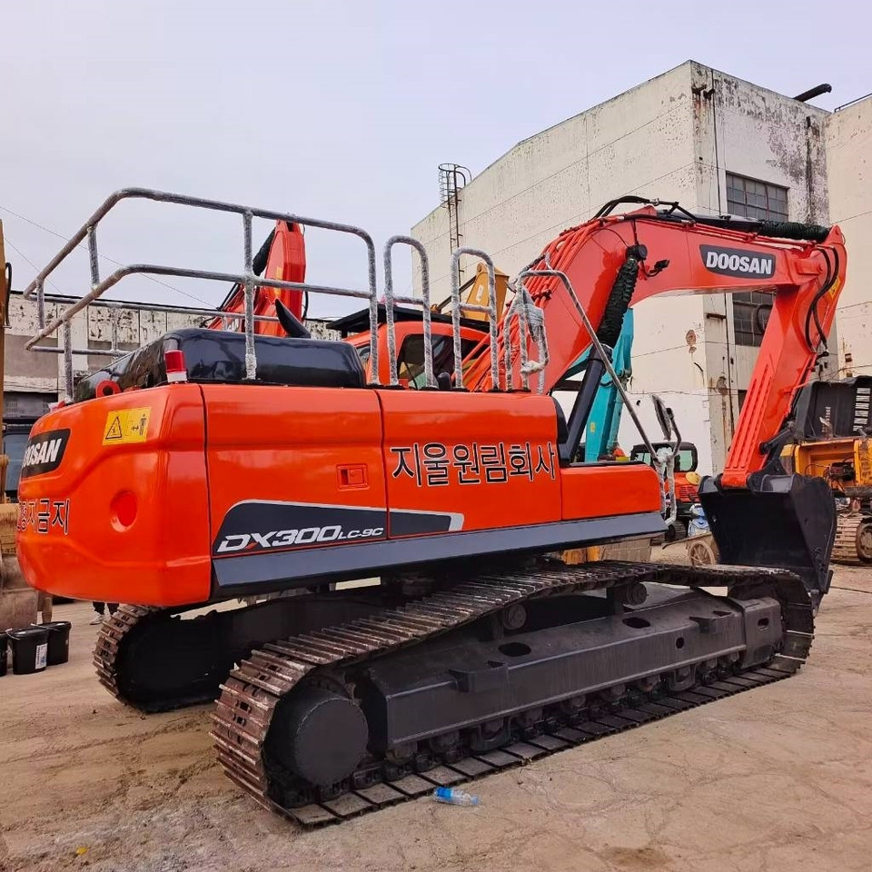 Doosan DX 300 - Pelle sur chenille: photos 2 Doosan DX 300 - Pelle sur chenille: photos 2