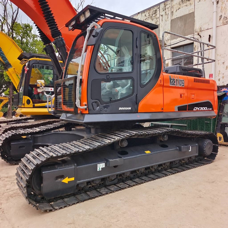 Doosan DX 300 - Pelle sur chenille: photos 2 Doosan DX 300 - Pelle sur chenille: photos 2