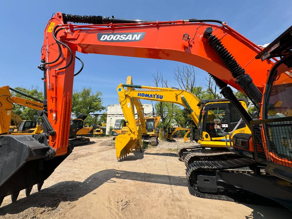 Doosan DX 300 LC - Pelle sur chenille: photos 5 Doosan DX 300 LC - Pelle sur chenille: photos 5