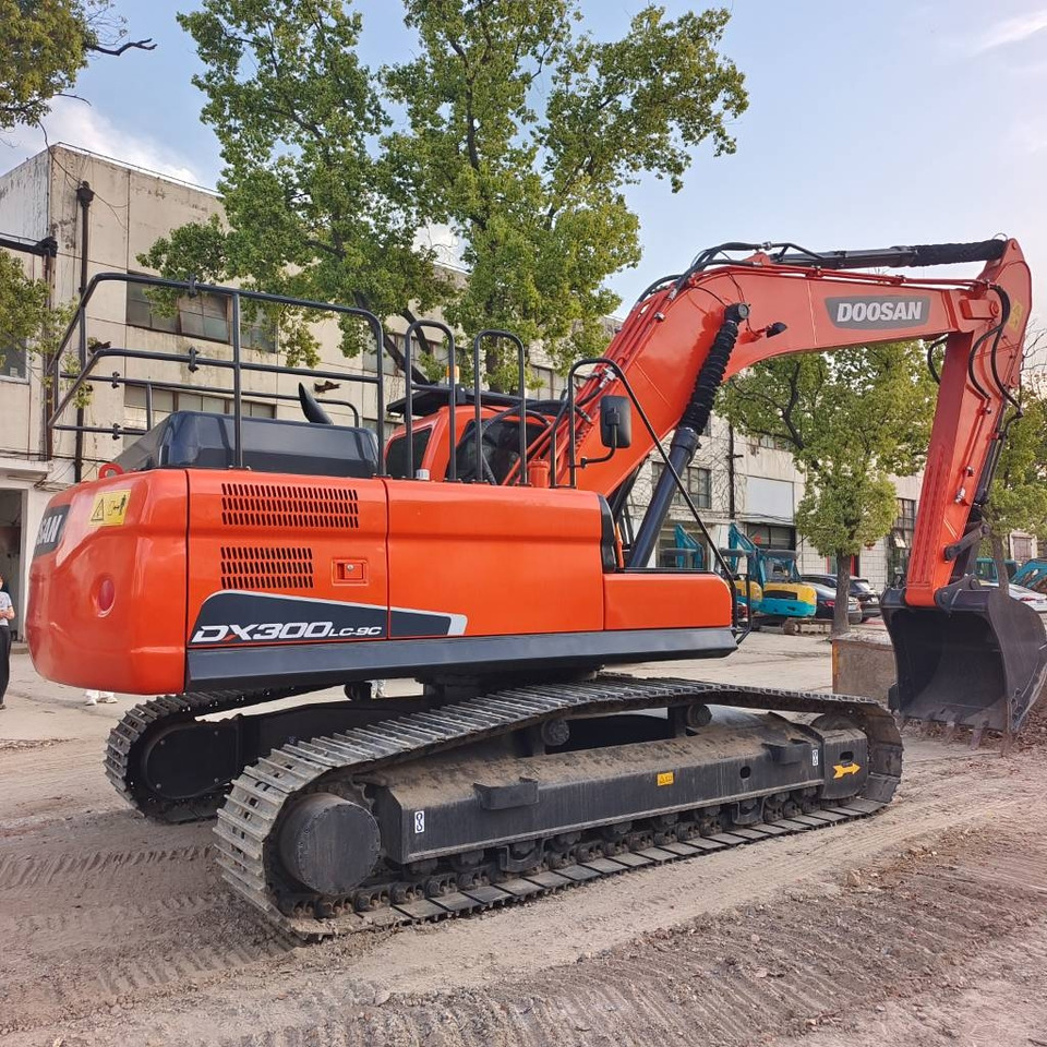 Doosan DX300 - Pelle sur chenille: photos 1 Doosan DX300 - Pelle sur chenille: photos 1