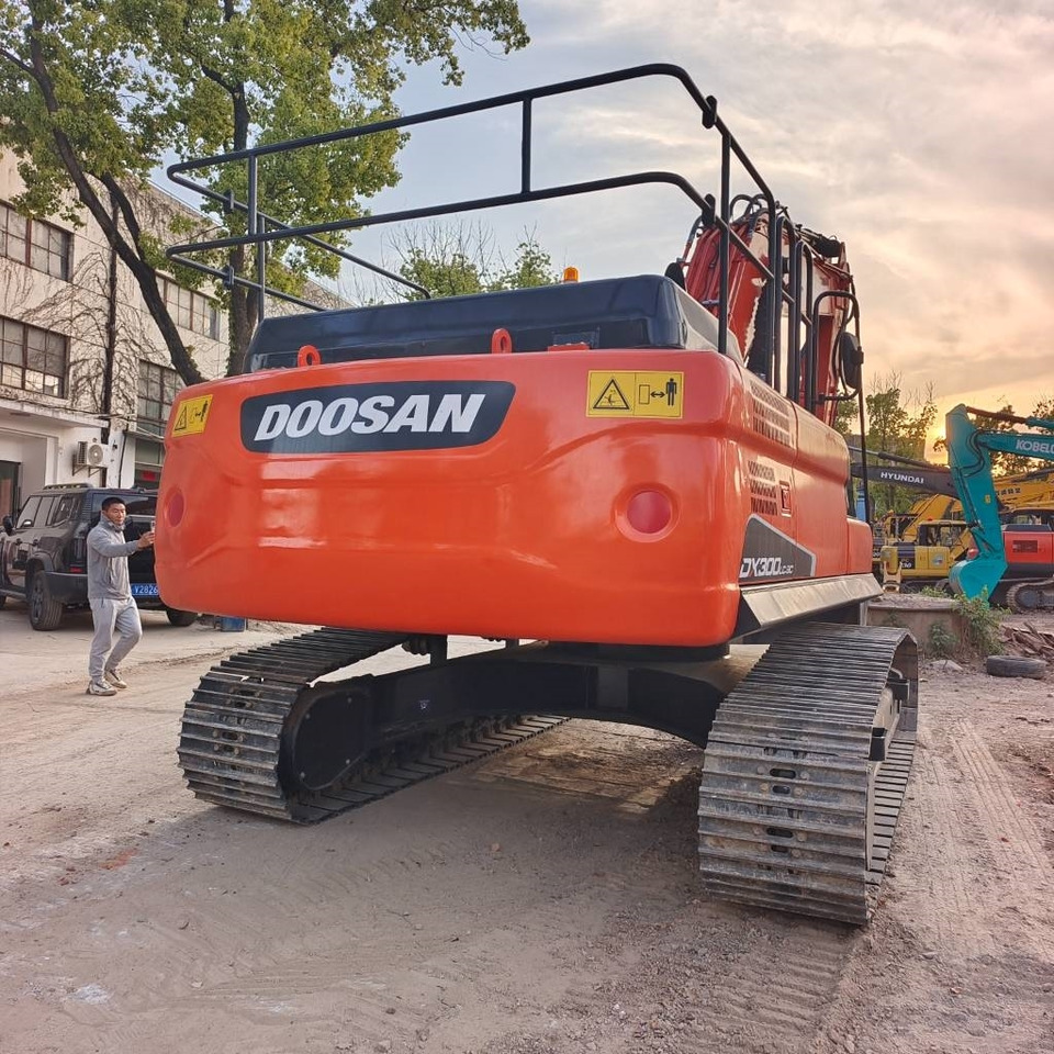 Doosan DX300 - Pelle sur chenille: photos 4 Doosan DX300 - Pelle sur chenille: photos 4
