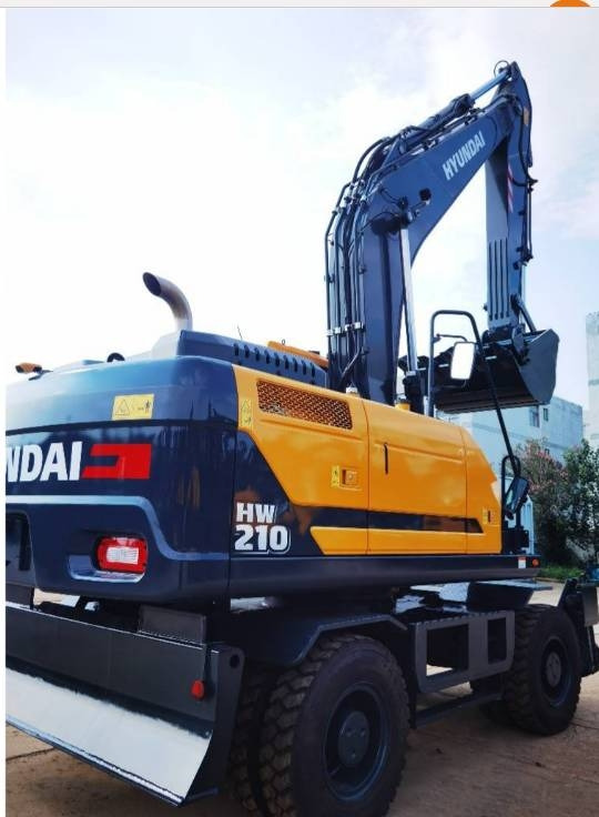 Hyundai 210W-9 - Pelle sur pneus: photos 1 Hyundai 210W-9 - Pelle sur pneus: photos 1