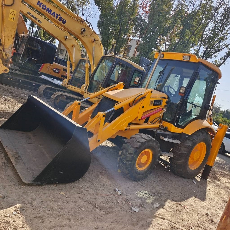 JCB 3CX Brand new machine - Chargeuse sur pneus: photos 4 JCB 3CX Brand new machine - Chargeuse sur pneus: photos 4