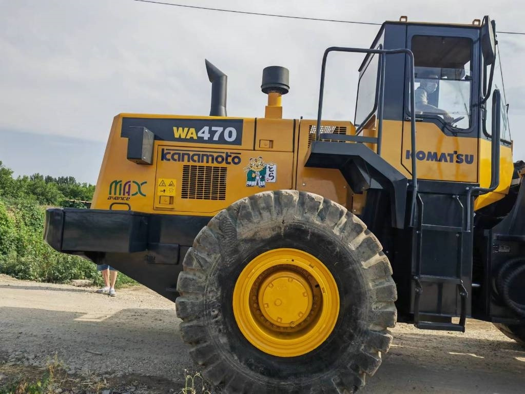 Komatsu WA 470-3 - Pelle sur chenille: photos 3 Komatsu WA 470-3 - Pelle sur chenille: photos 3