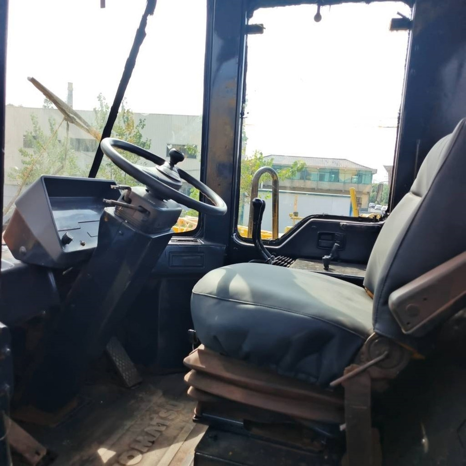 Komatsu WA 470-6 - Pelle sur chenille: photos 4 Komatsu WA 470-6 - Pelle sur chenille: photos 4