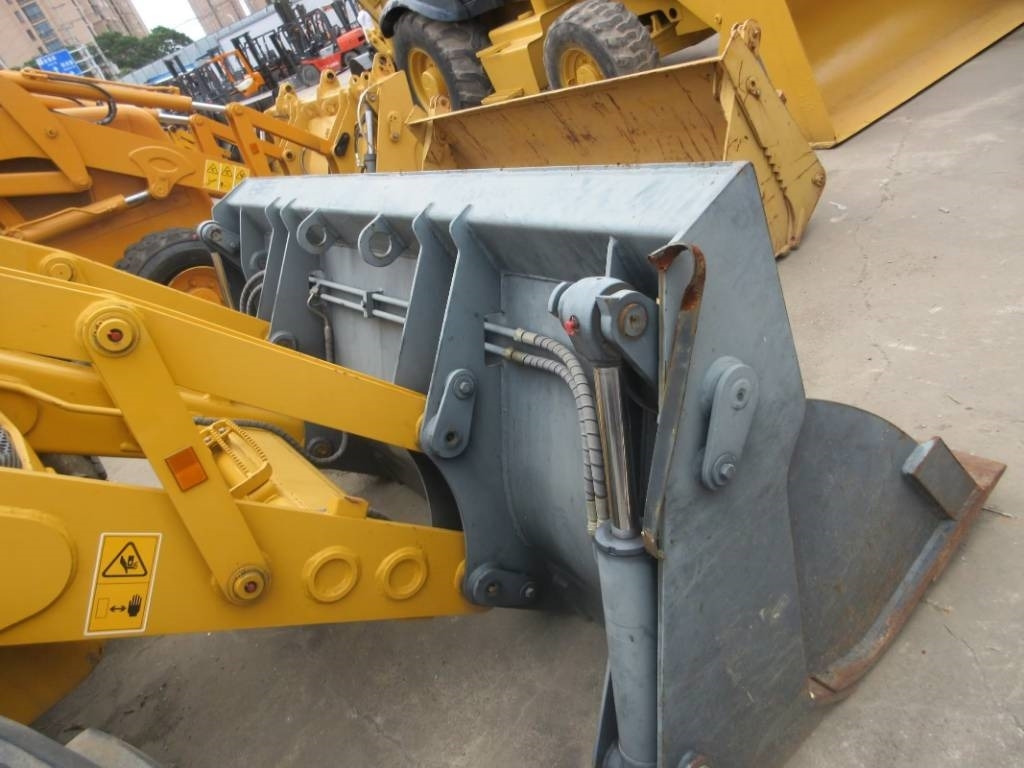 LiuGong CLG 777 A - Tractopelle: photos 4 LiuGong CLG 777 A - Tractopelle: photos 4