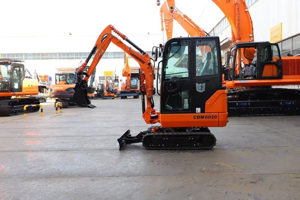 Lonking LG 6020 BRAND NEW MACHINE - Pelle sur chenille: photos 3 Lonking LG 6020 BRAND NEW MACHINE - Pelle sur chenille: photos 3