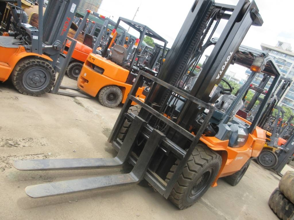 Toyota FD 50 - Chariot élévateur diesel: photos 1 Toyota FD 50 - Chariot élévateur diesel: photos 1