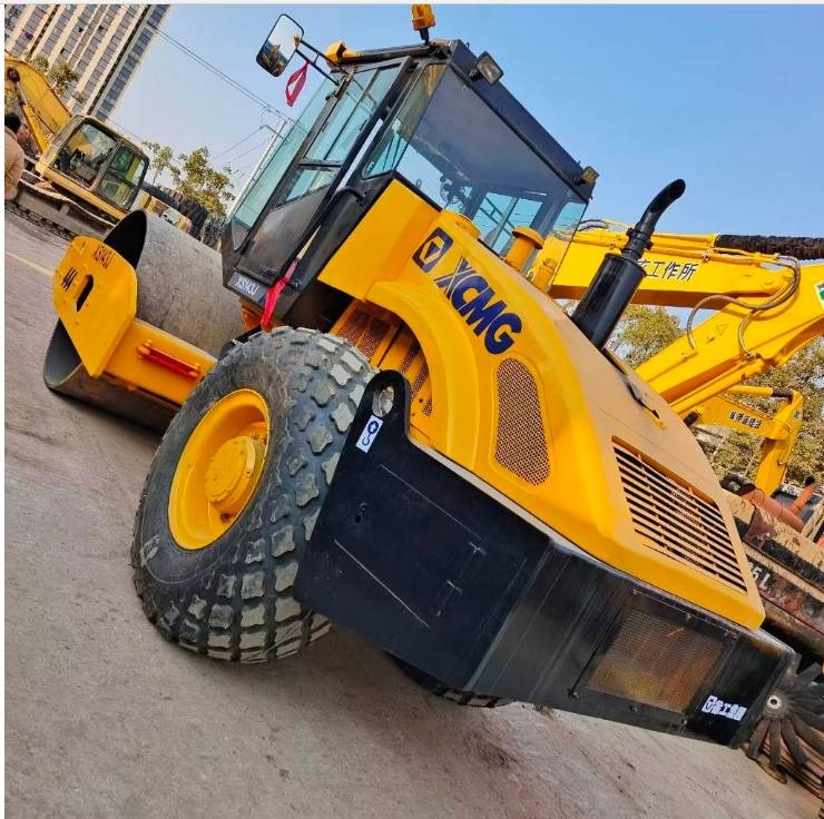 XCMG XS 142 J - Compacteur à pieds de mouton/ Monocylindre: photos 2 XCMG XS 142 J - Compacteur à pieds de mouton/ Monocylindre: photos 2