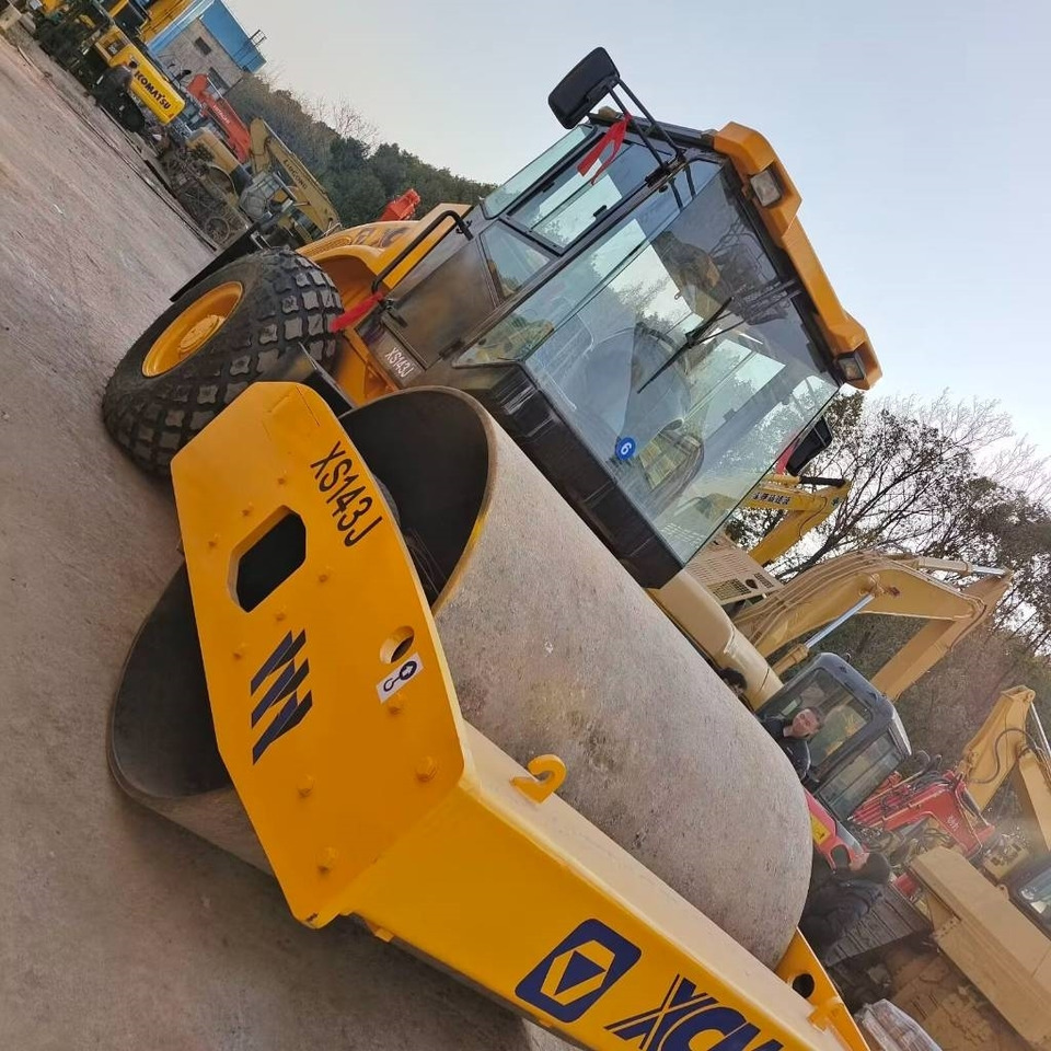 XCMG XS 143J - Compacteur à pieds de mouton/ Monocylindre: photos 3 XCMG XS 143J - Compacteur à pieds de mouton/ Monocylindre: photos 3