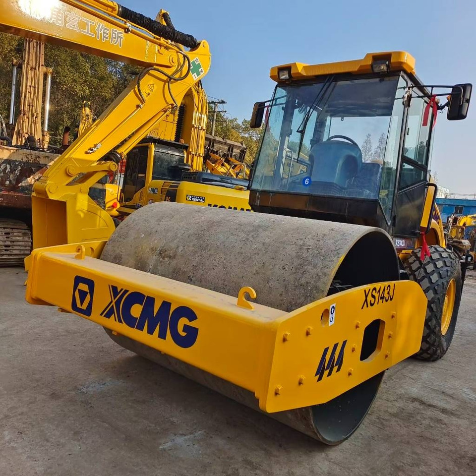 XCMG XS 143J - Compacteur à pieds de mouton/ Monocylindre: photos 1 XCMG XS 143J - Compacteur à pieds de mouton/ Monocylindre: photos 1