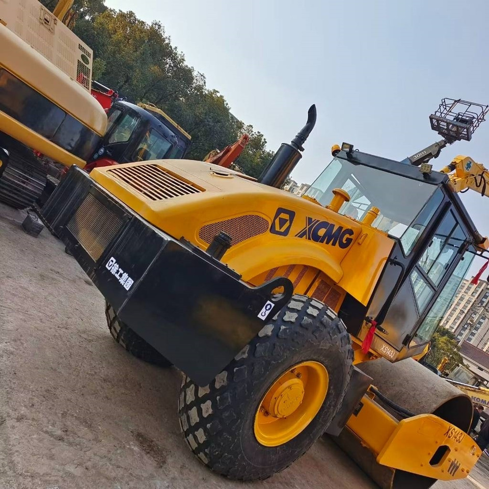 XCMG XS 143J - Compacteur à pieds de mouton/ Monocylindre: photos 4 XCMG XS 143J - Compacteur à pieds de mouton/ Monocylindre: photos 4