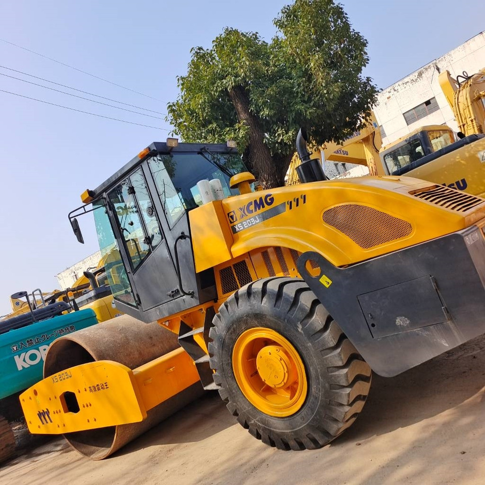 XCMG XS 203 J - Compacteur à pieds de mouton/ Monocylindre: photos 3 XCMG XS 203 J - Compacteur à pieds de mouton/ Monocylindre: photos 3