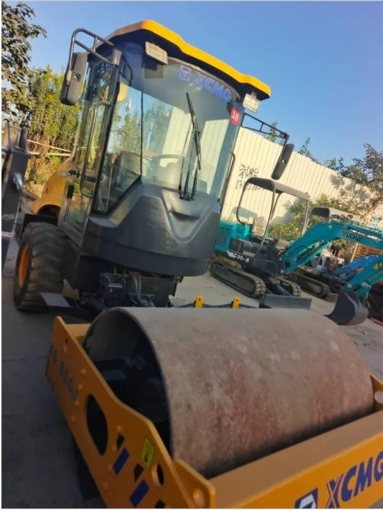 XCMG XS 800 J - Compacteur à pieds de mouton/ Monocylindre: photos 4 XCMG XS 800 J - Compacteur à pieds de mouton/ Monocylindre: photos 4